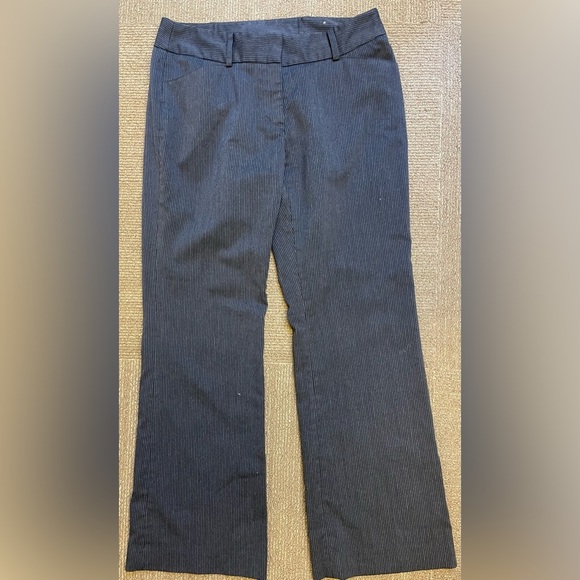 Reitmans Petite pinstriped pants with slanted front pockets women’s size 8 - Picture 1 of 7